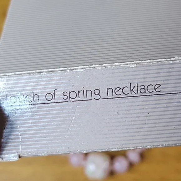 Avon Touch Of Spring Pink Lucite Beaded Floral Necklace Vintage 1989 - Picture 5 of 7